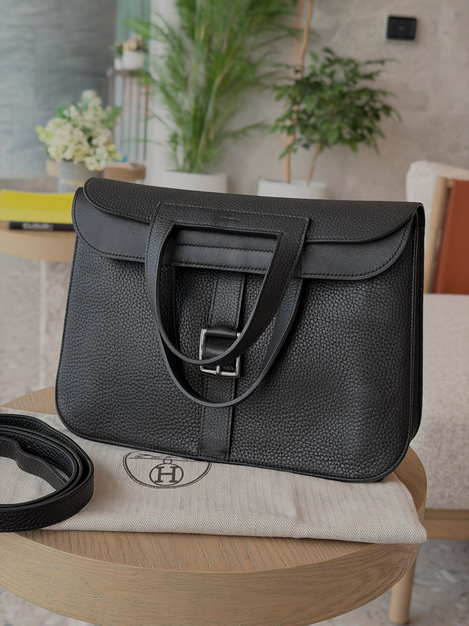 Pre-Owned Hermès Halzan 31 Taurillon Clemence Black Silver Metal A:2017